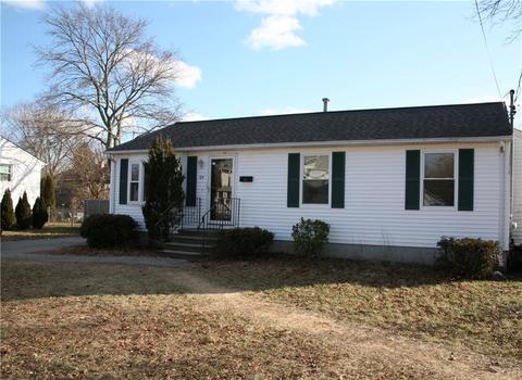104 Doris Ave, Warwick, RI 02889 photo 1
