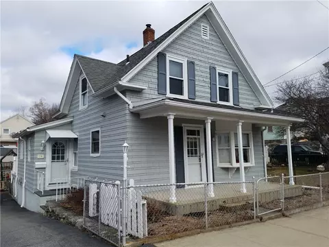 28 Yolande Pl, Woonsocket, RI 02895 photo 2