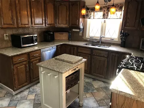 28 Yolande Pl, Woonsocket, RI 02895 photo 12