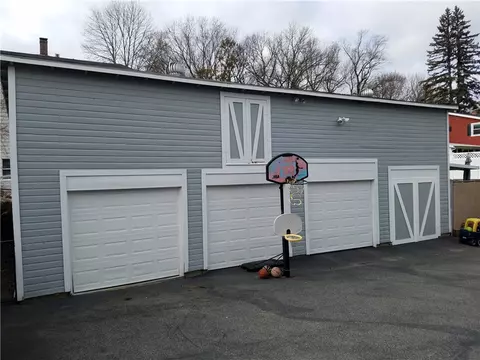 28 Yolande Pl, Woonsocket, RI 02895 photo 5