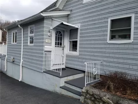 28 Yolande Pl, Woonsocket, RI 02895 photo 4