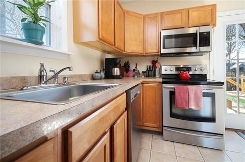 8 Harding Ave, Warwick, RI 02888 photo 4