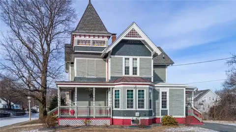 73 Andrews St, Woonsocket, RI 02895 photo 3