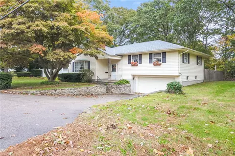11 Memory Ln, Westerly, RI 02891 photo 2
