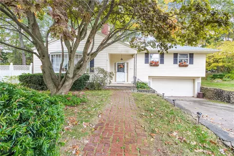 11 Memory Ln, Westerly, RI 02891 photo 1