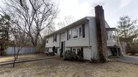 1 Duluth Ave, Warwick, RI 02889 photo 2