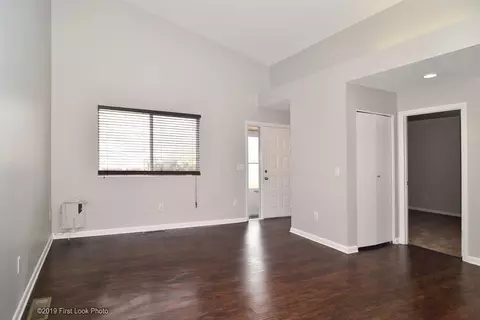 788 Williamsburg Cir, Warwick, RI 02886 photo 2