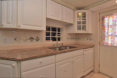35 Staples Ave, Warwick, RI 02889 photo 4