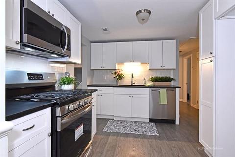 100 Bartlett Dr, Warwick, RI 02886 photo 9