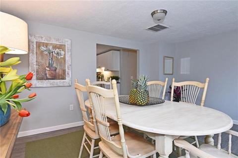 100 Bartlett Dr, Warwick, RI 02886 photo 5