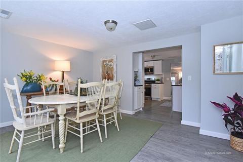 100 Bartlett Dr, Warwick, RI 02886 photo 6