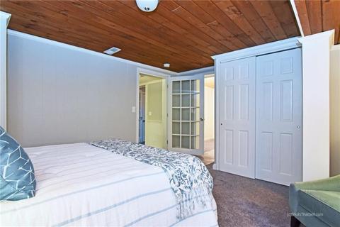 100 Bartlett Dr, Warwick, RI 02886 photo 16
