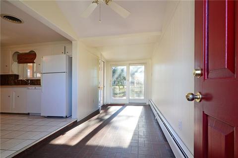 44 Commodore Ave, Warwick, RI 02888 photo 2