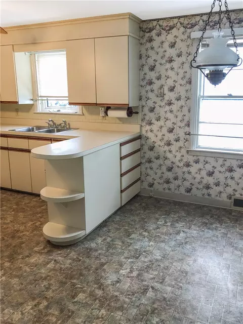 350 Pullen Ave, Pawtucket, RI 02861 photo 9