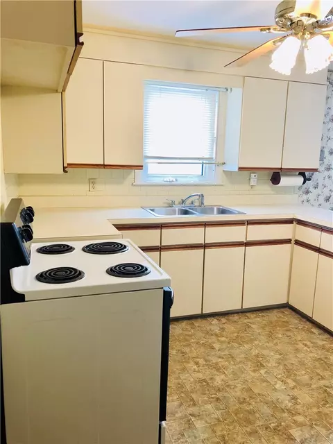 350 Pullen Ave, Pawtucket, RI 02861 photo 8