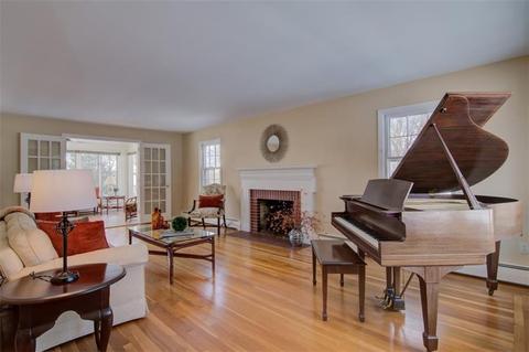 1 Hedgerow Dr, Warwick, RI 02886 photo 5