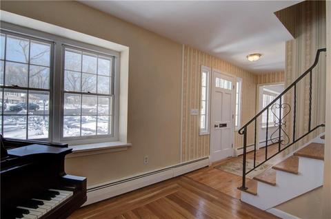 1 Hedgerow Dr, Warwick, RI 02886 photo 4