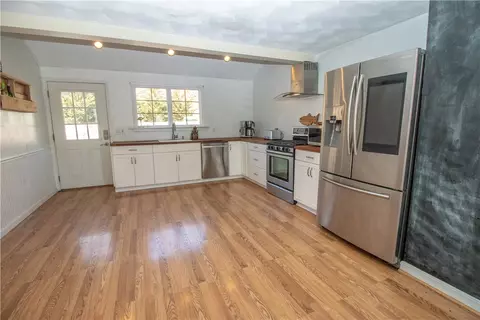 23 Sandy Ln, Westerly, RI 02891 photo 10