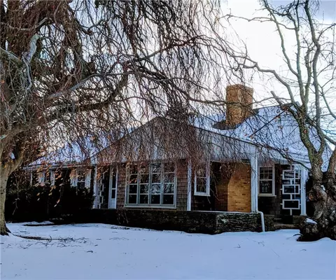 101 Ashurst Ave, Middletown, RI 02842 photo 1