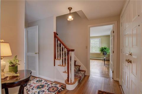 21 Ladderlook Rd, Warwick, RI 02886 photo 2
