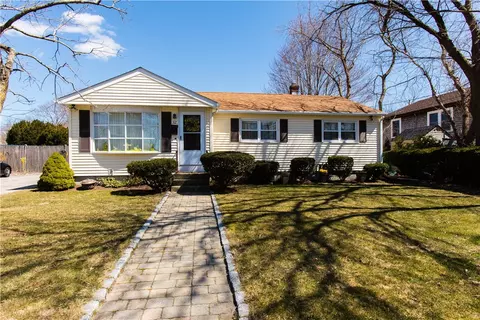32 Vanstone Ave, Warwick, RI 02889 photo 1