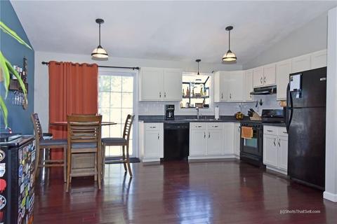 410 Buttonwoods Ave, Warwick, RI 02886 photo 2