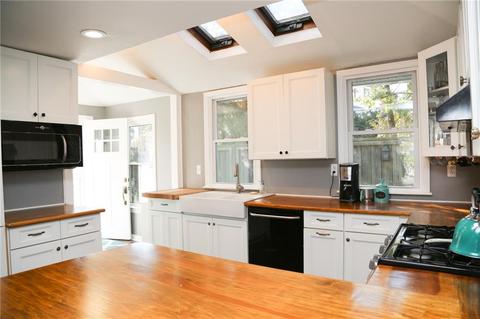 76 Beach St, Westerly, RI 02891 photo 4