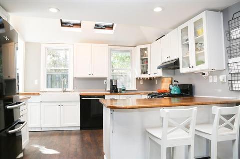 76 Beach St, Westerly, RI 02891 photo 3