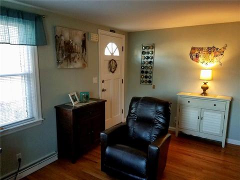 135 Bartlett Dr, Warwick, RI 02886 photo 3