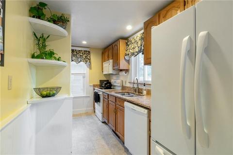 283 Eighth Ave, Woonsocket, RI 02895 photo 4