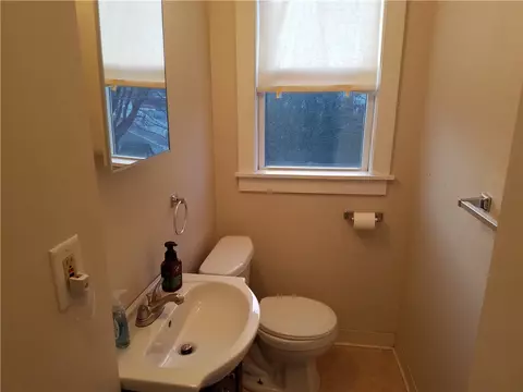 147 Division St, Woonsocket, RI 02895 photo 19