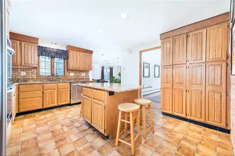154 Hemlock Ave, Warwick, RI 02886 photo 10