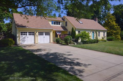 604 Algonquin Dr, Warwick, RI 02888 photo 1