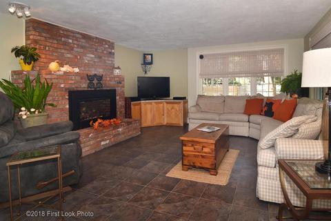 604 Algonquin Dr, Warwick, RI 02888 photo 3