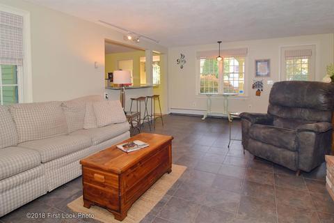 604 Algonquin Dr, Warwick, RI 02888 photo 4