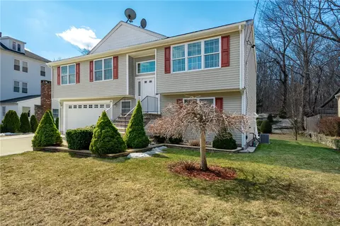 284 8th Ave, Woonsocket, RI 02895 photo 3