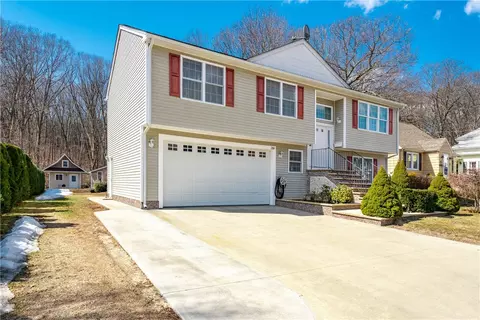284 8th Ave, Woonsocket, RI 02895 photo 2