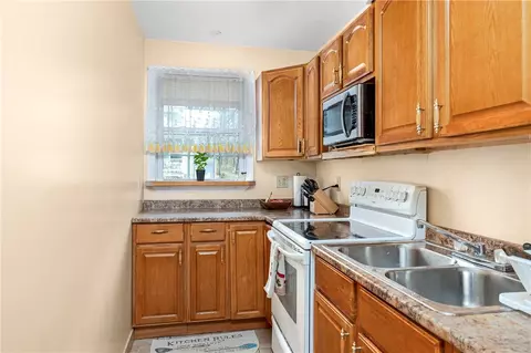 284 8th Ave, Woonsocket, RI 02895 photo 7