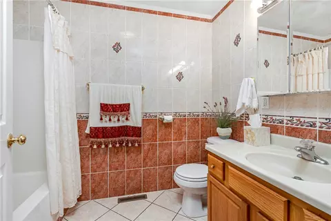 284 8th Ave, Woonsocket, RI 02895 photo 12