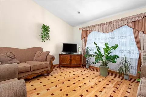 284 8th Ave, Woonsocket, RI 02895 photo 9