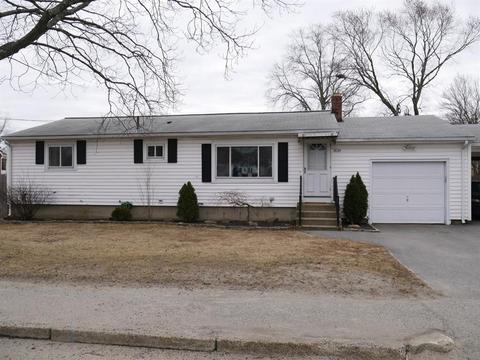 828 Sandy Ln, Warwick, RI 02889 photo 2