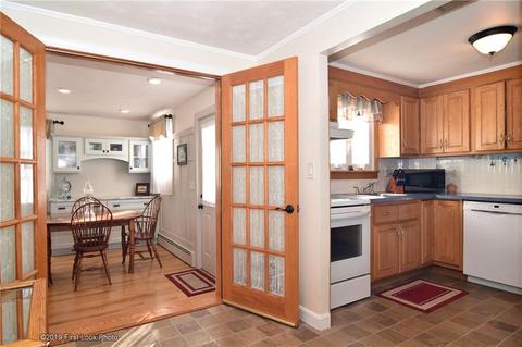 500 Buttonwoods Ave, Warwick, RI 02886 photo 4