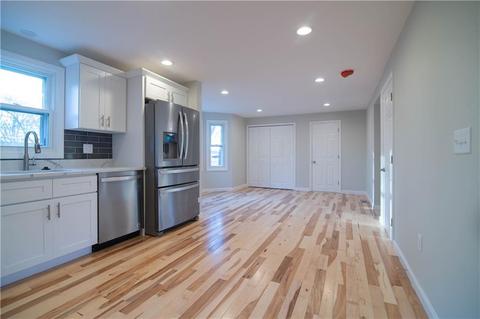 10 Wicks Ct, Warwick, RI 02886 photo 4