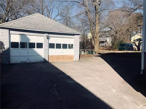 74 Summer St, Woonsocket, RI 02895 photo 4