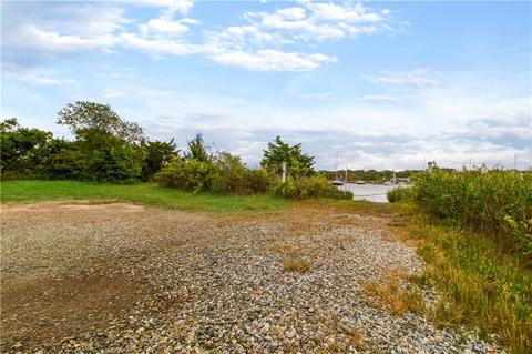 13 Champlin Dr, Westerly, RI 02891 photo 4