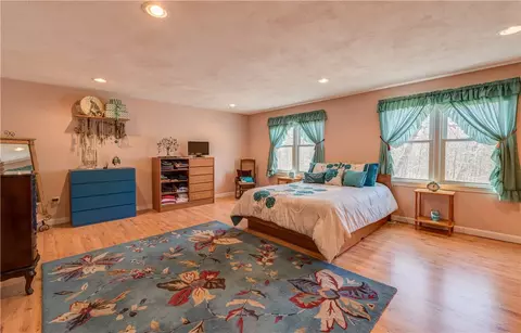 1307 Brookhaven Ln, Woonsocket, RI 02895 photo 9