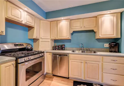 1307 Brookhaven Ln, Woonsocket, RI 02895 photo 7