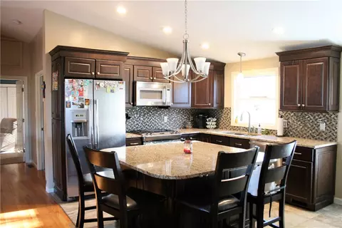 83 Carder Rd, Warwick, RI 02889 photo 2