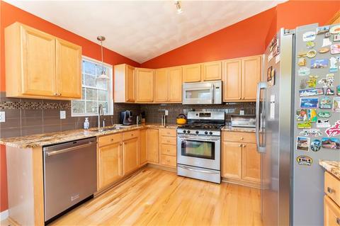 65 Boylston St, Warwick, RI 02889 photo 9