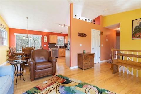 65 Boylston St, Warwick, RI 02889 photo 4